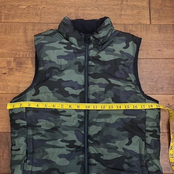 Gap Kids Navy & Green Camo Puffer Vest - Picture 10 of 10